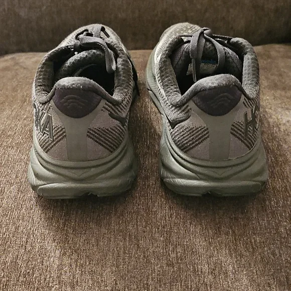 Hoka One One Clifton 9 Black and Gray Athletic Shoes 🖤🩶 - Picture 3 of 9